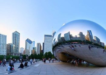 Chicago History in the making. Chicago Monument. Photo by Pedro Szeke. Flickr.