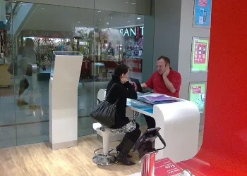 Vodafone Shop - Nokia 6500s. Photo by Alpha. Flickr.