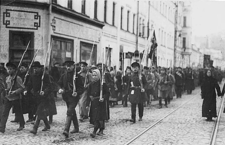 Russian Revolution of 1917. Bolsheviks in Moscow. Red Guard. Photo by Rosa Luxemburg. Flickr.
