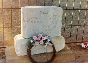 Billy The Kid tombstone with Tom O'Folliard and Charlie Bowdre, Fort Sumner, New Mexico. Photo by Zooomabooma. Flickr.