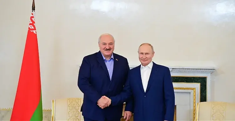 Belarus-Russia meeting. Putin shaking hands with Aleksandr Lukashenko. Photo by President of the Republic of Belarus.
