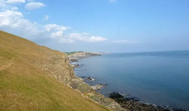 Part of the Glamorgan Heritage Coast. Photo by Jeremy Bolwell. Geograph.