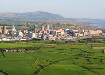Sellafield safety concerns. Aerial view Sellafield, Cumbria. Photo by Simon Ledingham. Wikimedia.