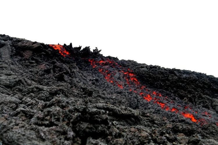 Oozing magma. Photo by Piers Cañadas. Flickr.