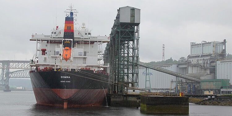 Russia's aggression consequences. Chinese freighter loading grain. Photo by Roy Luck. Flickr.