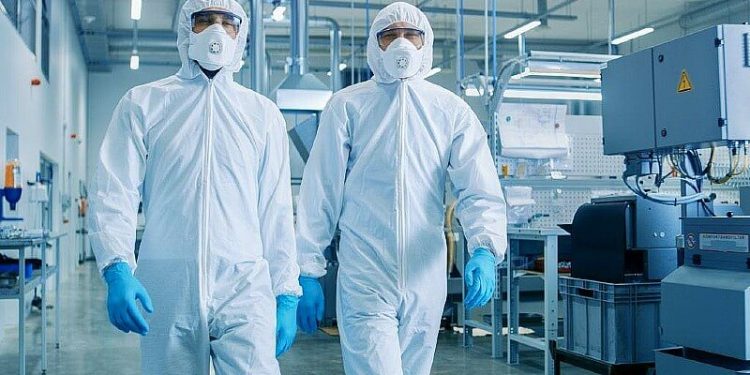 Chip workers. Photo by the Semiconductor Industry Association. Semiconductors.