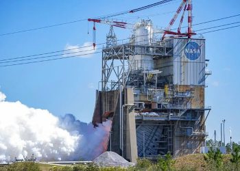 Artemis missions. Full-duration RS-25 Enging Hot Fire. Photo by Danny Nowlin. NASA.