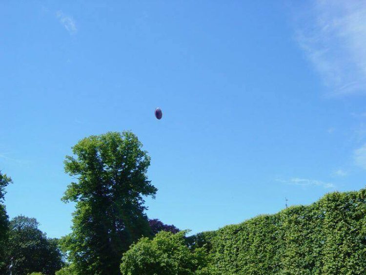 UFO in flight. Photo by Jonas Smith. Flickr.