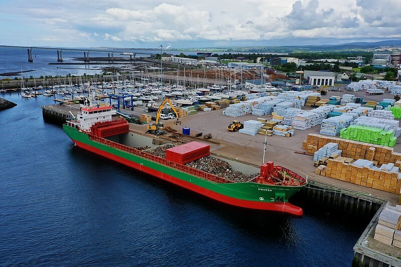 Amuesa unlading metals in Inverness Harbour. Photo by Inverness Trucker. Flickr.