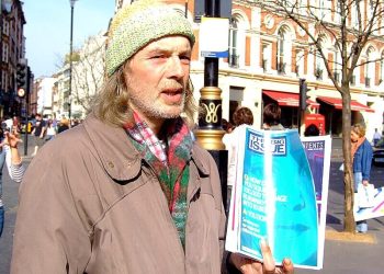 Jobseeker selling the Big Issue at Covent Garden in London. Photo by Gaetan Lee. Wikimedia.