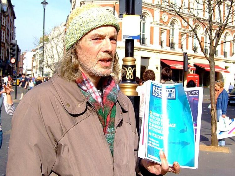 Jobseeker selling the Big Issue at Covent Garden in London. Photo by Gaetan Lee. Wikimedia.
