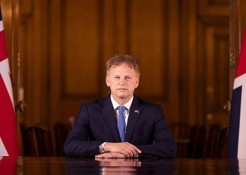 Formal portrait of Grant Shapps. Photo by 10 Downing Street. Gov.uk.