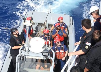 Members of the U.S. Coast Guard and the Royal Canadian Navy conduct passenger transfer training off the coast of Bridgetown, Barbados. Photo by Elizabeth O. Bryson. DOD.