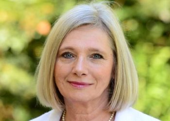 Portrait photo of Dame Helen Stephenson. Photo by the Charities Commission. Gov.uk.