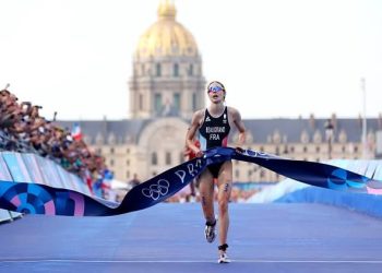 Cassandre Beaugrand crossing the finish line in Paris 2024. Photo by Getty Images.