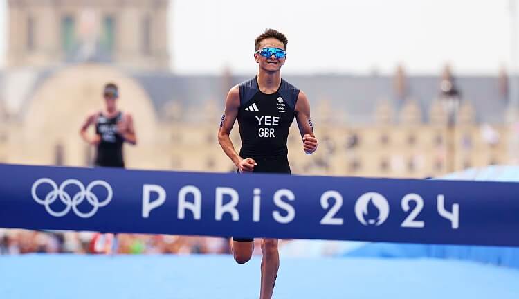 Great Britain's Alex Yee crossing the line to win gold in the Parris 2024 Olympics Triathlon. Photo by Getty Images.