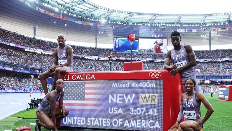 Mixed 4 x 200 USA Team with new world record. Photo by Paris 2024 Olympics. Getty Images.