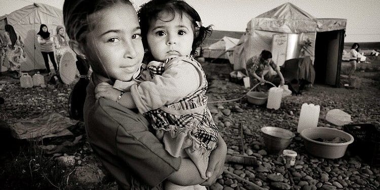 Reem with her young nice, Kawergosk refugee camp. Photo by Cluster Munition Coalition. Flickr.