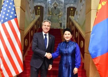 Secretary Blinken and Battsetseg Batmunkh the Mongolian Foreign Minister shaking hands. Photo by US Department of State. Twitter.