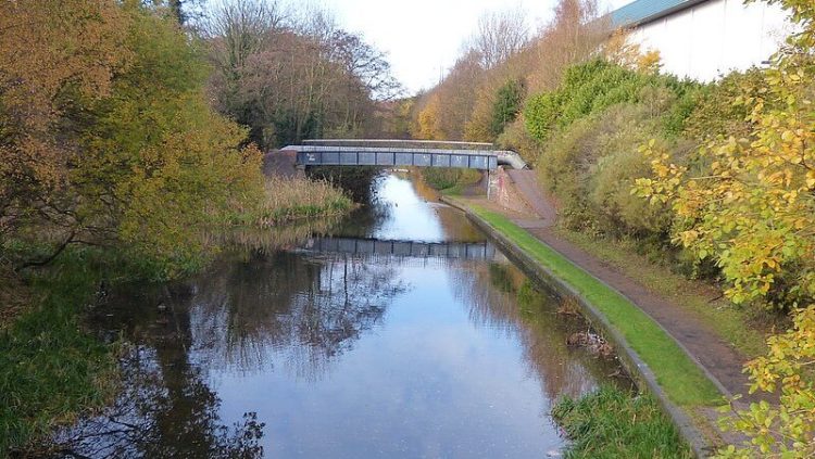 Walsall Canal - Willingsworth Hall Bridge - Moorcroft Junction Foot and Pipe Bridge. Photo by Elliott Brown. Flickr.