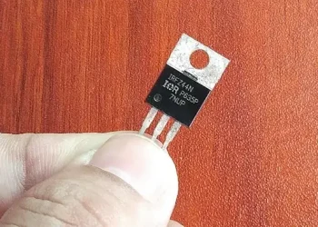 Metal Oxided Semi-Conductor Field Effect Transistor. Photo by Yemyomyint.