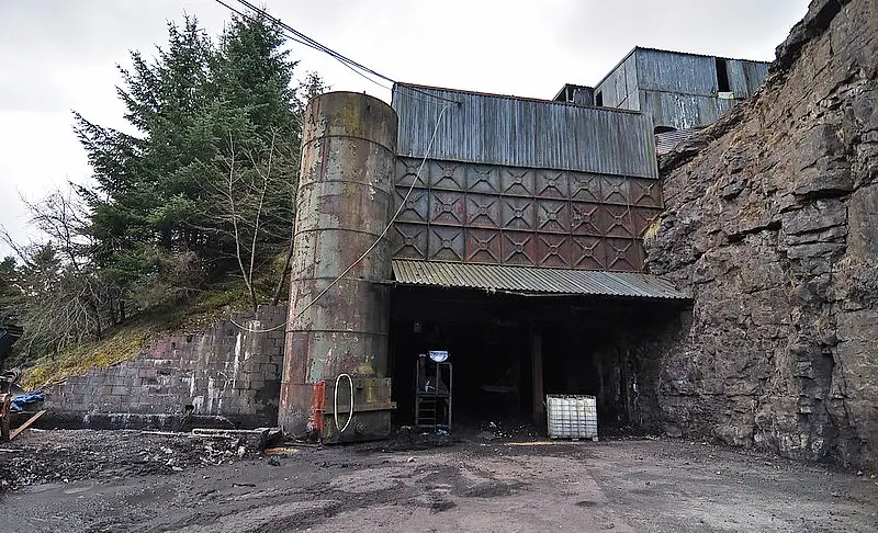 British coal mine screens. Photo by b3tarev3.