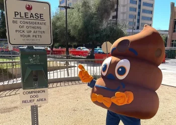 Do Pick up the Poo. Photo by City of Phoenix Water Services Department.
