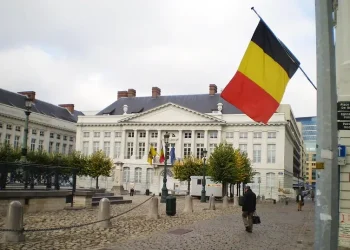 Flag of Belgium flying, Martyrs' Square - Place des Martyrs - Martelaarsplaats, Brussels, Belgium. Photo by Dr Les Sachs.