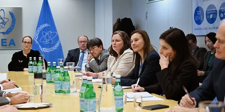 Meeting with G7 and EU Head of Mission. Photo by IAEA Imagebank.