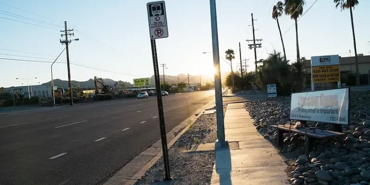 Tucson Bus Stop. Photo by Paul Sableman.