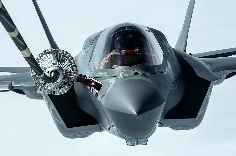 UK F-35B Lightning II first delivery in 2017. Photo by Aeroman3.