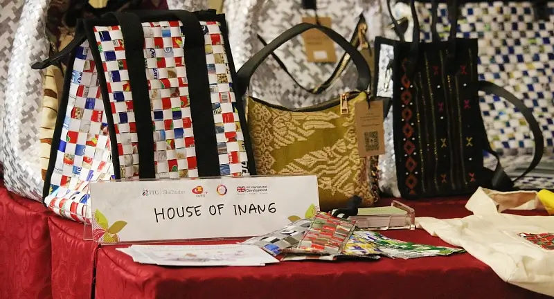 ASEAN’s women entrepreneurs displaying their goods in Indonesia. Photo by the British Government.