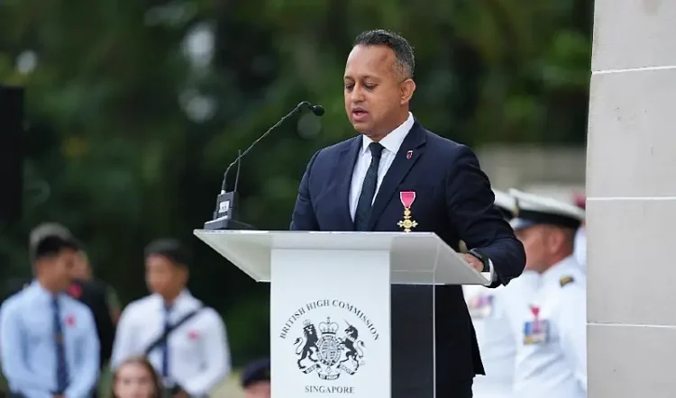 Nikesh Mehta delivering his speech at the Kranji War Memorial, Singapore. 克兰芝阵亡将士公墓. Photo by the UK Government.