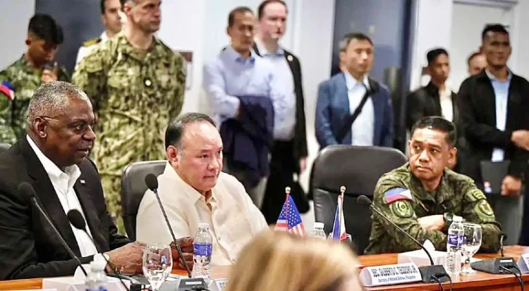 Secretary of Defense Lloyd J. Austin III and Philippine Defense Secretary Gilbert Teodoro visit the Armed Forces of the Philippines’ Western Command headquarters in Palawan, Philippines. Photo by the DOD.