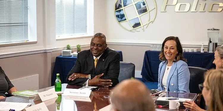 Secretary of Defense Lloyd J. Austin III and Acting Under Secretary of Defense for Policy Amanda Dory meet with members of the Defense Policy Board. Photo by US Secretary of Defence.
