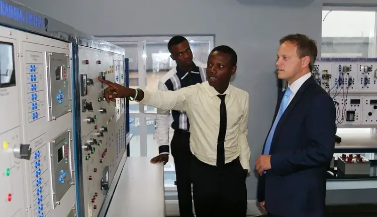 Former Defence Minister, Grant Shapps MP, at a real-time solar electricity monitoring system in Lagos. Photo by DFID.