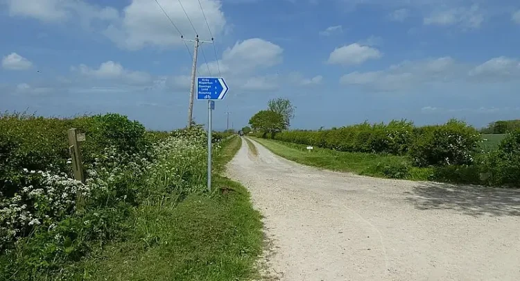 Borough Mere Lane meets Great Sike Road. Photo by DS Pugh.