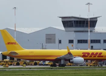 G-DHKM Boeing 757-223PCF. DHL commercial flight. Photo by James.