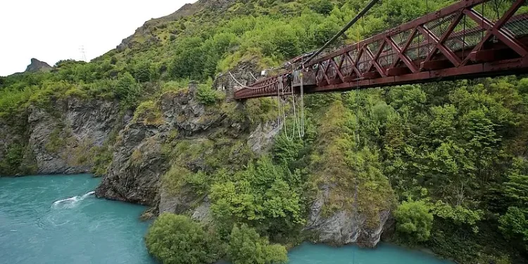 Kawarau Bridge - Bungee jumping. Photo by Mat79.