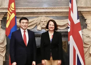 Minister Catherine West MP and Mongolian Deputy Prime Minister Amarsaikhan Sainbuyan. Photo by British Embassy Ulaanbaatar.