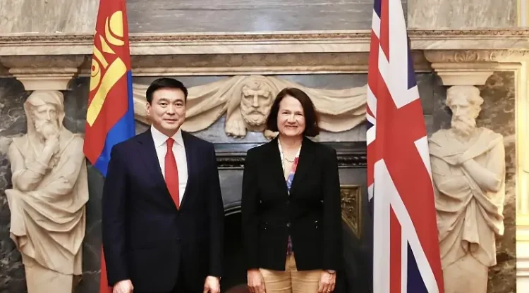 Minister Catherine West MP and Mongolian Deputy Prime Minister Amarsaikhan Sainbuyan. Photo by British Embassy Ulaanbaatar.