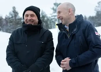 The Rt Hon John Healey MP in Norway. Photo by the MOD.