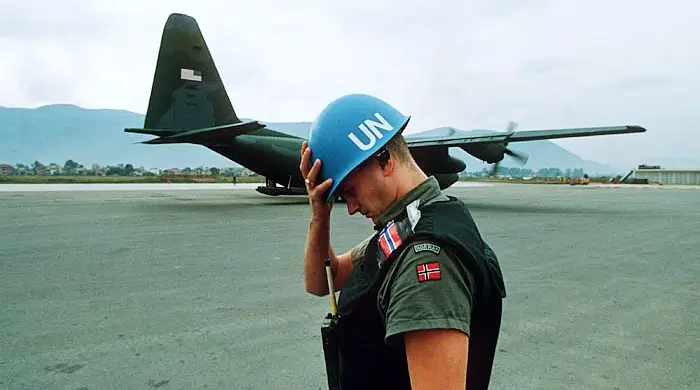 Bosnia UN peacekeeper holds his head. Photo by Mikhail Evstafiev.