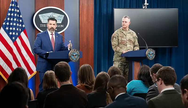 Chief Pentagon Spokesman Sean Parnell and Air Force Lt. Gen. Alexus Grynkewich, director for operations for the Joint Staff, conduct a press briefing at the Pentagon, March 17, 2025. Photo by M. Keech.