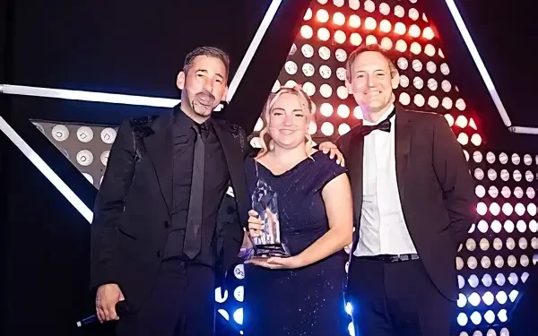 Craig Boothy from Westinghouse and host Colin Murray present Keely Salter with her overall apprentice of the year award. Photo by the NRS.