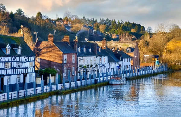 Flood defences on the River Severn. Photo by the Dept. for Environment, Food and Rural Affairs.
