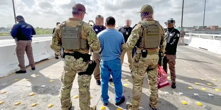 ICE Houston removes Mexican fugitive wanted for kidnapping, organized crime. Photo by ICE.