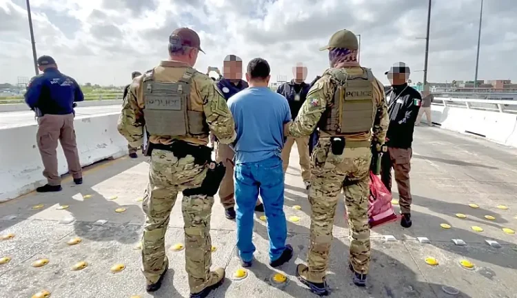 ICE Houston removes Mexican fugitive wanted for kidnapping, organized crime. Photo by ICE.