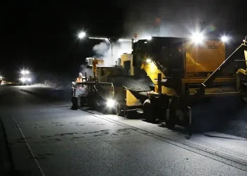 Making it smooth. Photo by the OregonDOT.