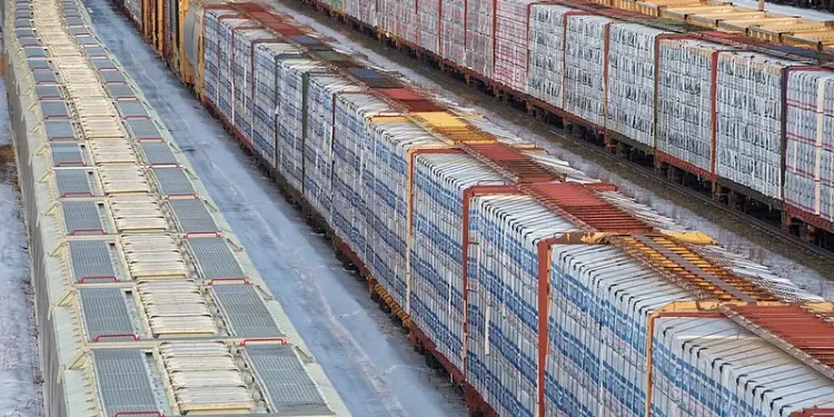 Steel Rainbow of US exports. Photo by Kurayba.